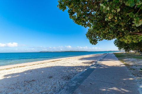 Waterfront Views From Private Rooftop Balcony - Bayview South Esp, Bongaree - Accommodation Mount Tamborine 15