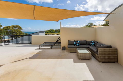 Waterfront Views From Private Rooftop Balcony - Bayview South Esp, Bongaree - Accommodation Mount Tamborine 13