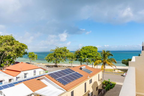 Waterfront Views From Private Rooftop Balcony - Bayview South Esp, Bongaree - Accommodation Mount Tamborine 5