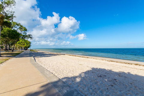 Waterfront Views From Private Rooftop Balcony - Bayview South Esp, Bongaree - Accommodation Mount Tamborine 1