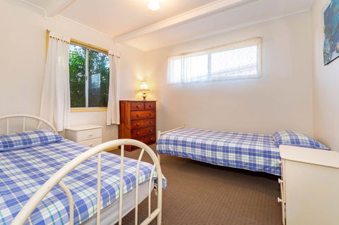 Pet Friendly Cottage In The Heart Of Bribie - Wirraway St, Bongaree - Accommodation Mount Tamborine 4