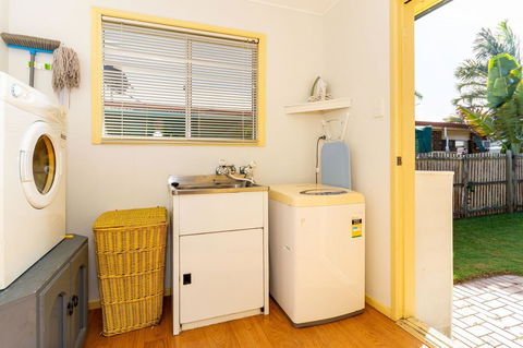 Pet Friendly Cottage In The Heart Of Bribie - Wirraway St, Bongaree - Accommodation Mount Tamborine 17