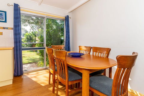 Pet Friendly Cottage In The Heart Of Bribie - Wirraway St, Bongaree - Accommodation Mount Tamborine 1