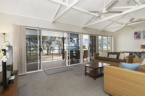 Waterfront Retreat With Room For A Boat - Welsby Pde, Bongaree - Accommodation Mount Tamborine 6