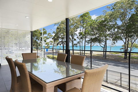 Waterfront Retreat With Room For A Boat - Welsby Pde, Bongaree - Accommodation Mount Tamborine 13