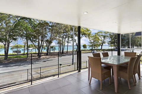 Waterfront Retreat With Room For A Boat - Welsby Pde, Bongaree - Accommodation Mount Tamborine 5