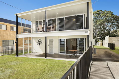 Waterfront Retreat With Room For A Boat - Welsby Pde, Bongaree - Accommodation Mount Tamborine 0