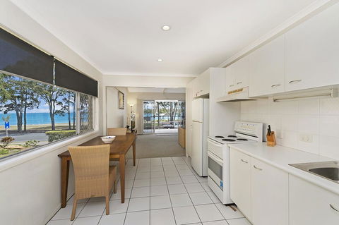 Waterfront Retreat With Room For A Boat - Welsby Pde, Bongaree - Accommodation Mount Tamborine 15