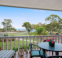 Huge top floor unit across the road....Waterfront - Accommodation Mount Tamborine