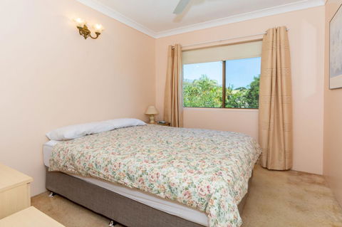 Water Views - Top Floor -Clearview Apartments South Esp, Bongaree - Accommodation Mount Tamborine 5
