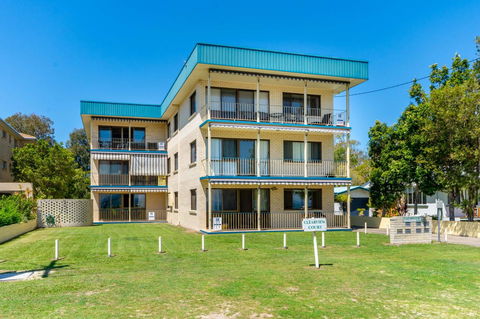 Water Views - Top Floor -Clearview Apartments South Esp, Bongaree - Accommodation Mount Tamborine 11