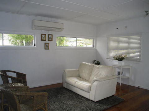 Hampton Cottage- Delightful Cottage Bring Your Dog! - Accommodation Mount Tamborine 10