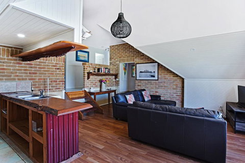 'Salt Wood' Cabin Style Retreat - Accommodation Mount Tamborine 2