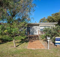 'The Croft' 11 Boulder Bay Rd - Cosy Beach House with Aircon  only 270m to the Beach - Accommodation Mount Tamborine