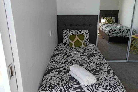 , Elsternwick, Impressive 2bed:carspot:15mins To CBD - Accommodation Mount Tamborine 0