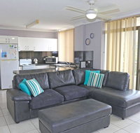 1 'The Commodore' 9-11 Donald St - Ground Floor Unit Close To Shops Cafe's And Marina - Accommodation Mount Tamborine
