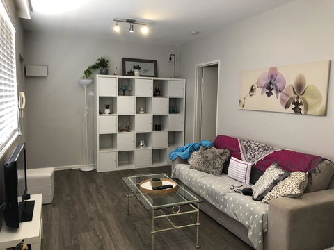 1 Bedroom Unit In Heart Of Elsternwick - Accommodation Mount Tamborine 1