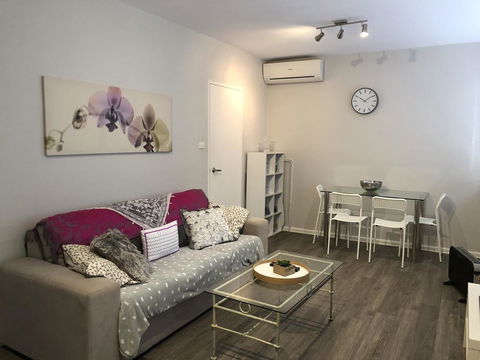 1 Bedroom Unit In Heart Of Elsternwick - Accommodation Mount Tamborine 2