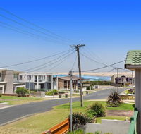 1/32 Ocean Avenue - three bedrooms three bathrooms air con boat parking  water views - Accommodation Mount Tamborine