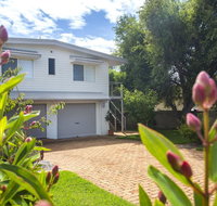 11 Riley St - Stylishly Modern - Accommodation Mount Tamborine