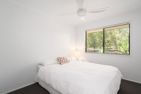 13 Orania Court, Rainbow Shores - Pool, Sleeps 8, Air Conditioning, Fire Pit - Accommodation Mount Tamborine 0
