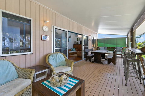 130 Tramican Street (Fishtails) - Accommodation Mount Tamborine 1