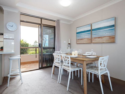 14 'The Commodore' 9-11 Donald Street- Unit In The Heart Of Town With Views & WIFI - Accommodation Mount Tamborine 3