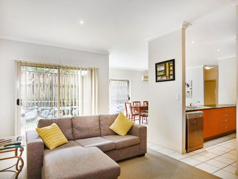 Bond Uni House - Accommodation Mount Tamborine 0