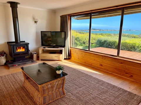 C4 Miles Beach Shack - Accommodation Mount Tamborine 3