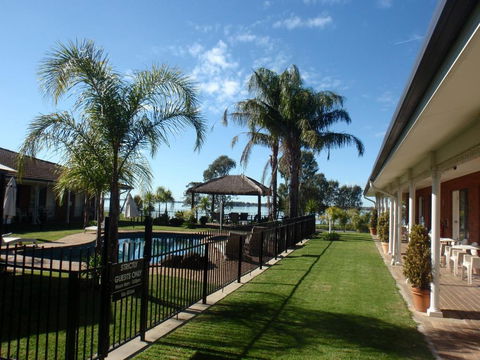 CAPRICORN MOTOR Inn - Accommodation Mount Tamborine 0