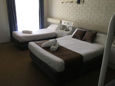 CAPRICORN MOTOR Inn - Accommodation Mount Tamborine 4