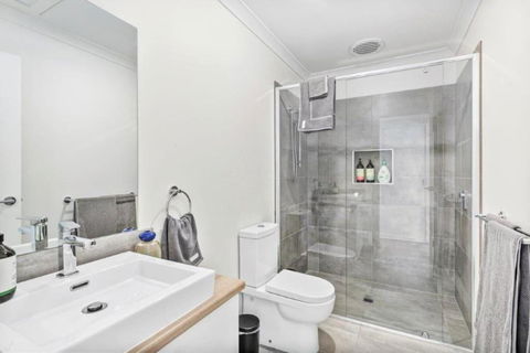 CASA EMEC- PETS WELCOME Luxury, Aircon, Walk To The Shops And Beach! Outdoor Shower And Garage Parking - Accommodation Mount Tamborine 4