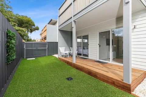 CASA EMEC- PETS WELCOME Luxury, Aircon, Walk To The Shops And Beach! Outdoor Shower And Garage Parking - Accommodation Mount Tamborine 1