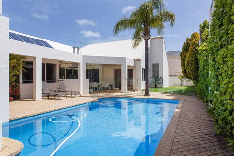 City Beach Coastal Family Home With Pool & Sauna - Accommodation Mount Tamborine 0