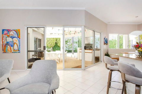 City Beach Coastal Family Home With Pool & Sauna - Accommodation Mount Tamborine 2