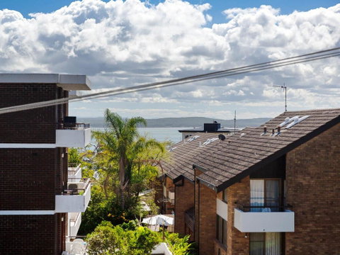 3 'The Commodore' , 9-11 Donald Street - Great Unit In The Heart Of Town - Accommodation Mount Tamborine 0