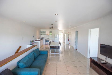 3 Bedroom Apartment // Spence St - Accommodation Mount Tamborine 0
