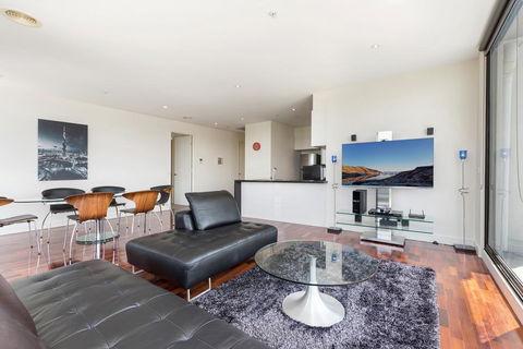 3-Bed Apartment With Parking Near Parks And Dining - Accommodation Mount Tamborine 0