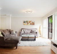 3-Bed Home with BBQ Patio near Parks and Playgrounds - Accommodation Mount Tamborine