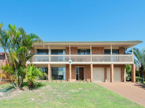 31 Kerrigan St - Large Home With Water Views & Boat Parking - Accommodation Mount Tamborine 1