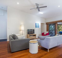 33 Bangalow - Narrawallee's Beautiful Bungalow - Accommodation Mount Tamborine