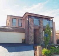 4 Bed 2 And A Half Bath Luxury Villa in Point Cook - Accommodation Mount Tamborine