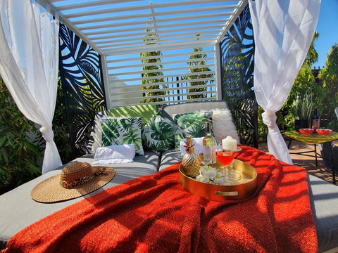 4 BEDROOM GARDENS ESCAPE - CHAMPAGNE STAYS Darwin - Accommodation Mount Tamborine 1