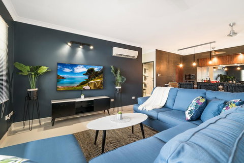 4 BEDROOM GARDENS ESCAPE - CHAMPAGNE STAYS Darwin - Accommodation Mount Tamborine 0