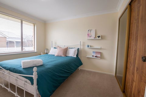 42 Rosemary Lane - Central Orange - Spacious Family Home - Quiet Lane - Accommodation Mount Tamborine 2