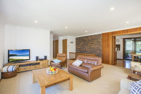 57 Carroll Ave Mollymook Beach - Relaxed Homely Retreat - Accommodation Mount Tamborine 2
