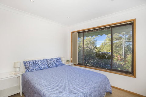57 Carroll Ave Mollymook Beach - Relaxed Homely Retreat - Accommodation Mount Tamborine 3