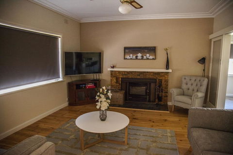 725 Myrtleford-Yackandandah Road - Accommodation Mount Tamborine 2
