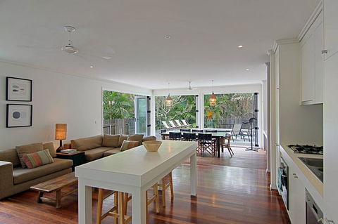 77 Butler Street, Byron Bay - Lantana Beach House - Accommodation Mount Tamborine 3