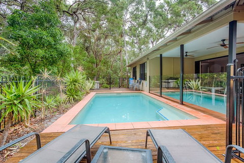 8 Ibis Court - Rainbow Shores, Swimming Pool, Walk To Beach, Executive Beach House - Accommodation Mount Tamborine 0